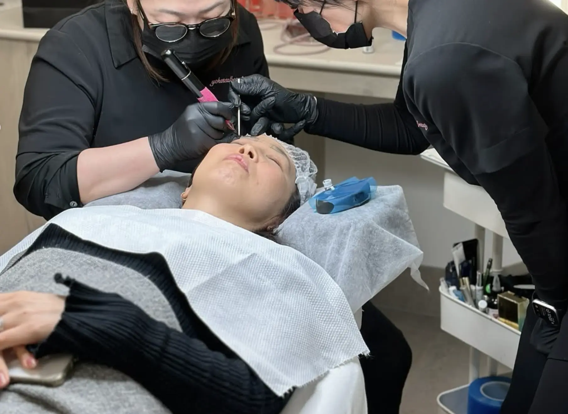microbladed eyebrows